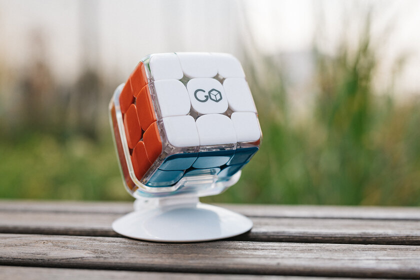 Кубик Рубика, обучающий играть в самого себя. Обзор Go Cube