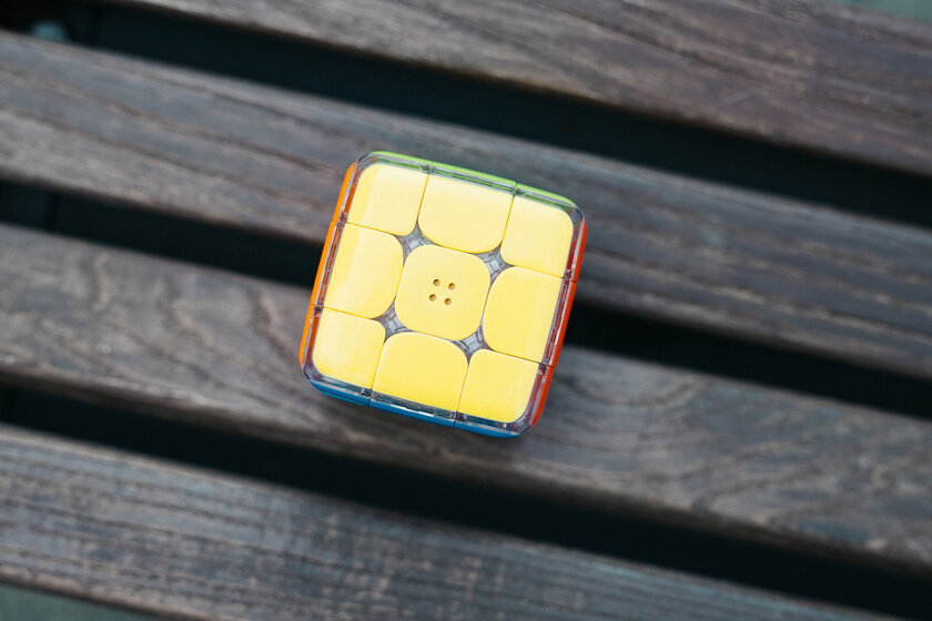 Кубик Рубика, обучающий играть в самого себя. Обзор Go Cube