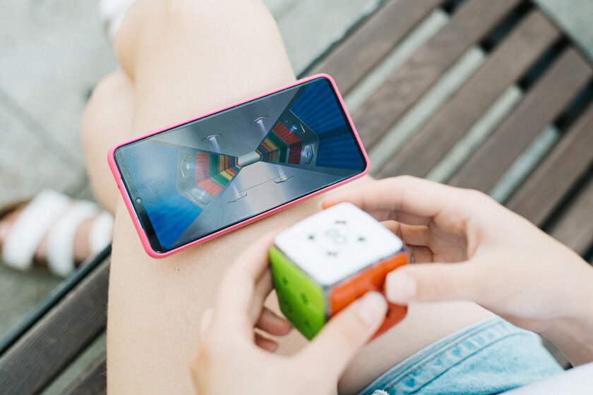 Кубик Рубика, обучающий играть в самого себя. Обзор Go Cube