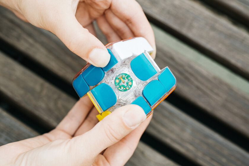 Кубик Рубика, обучающий играть в самого себя. Обзор Go Cube