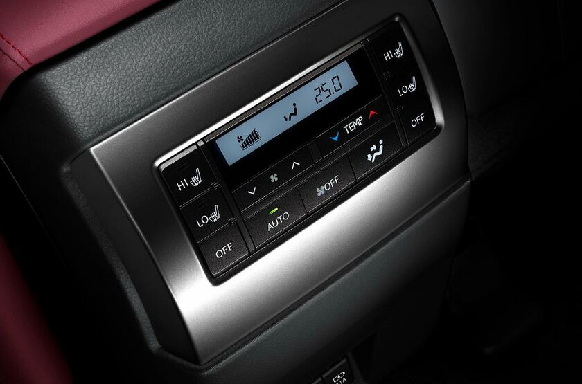 Обновлённый Lexus GX 460 добрался до России: с большим дисплеем и сервисами Яндекса