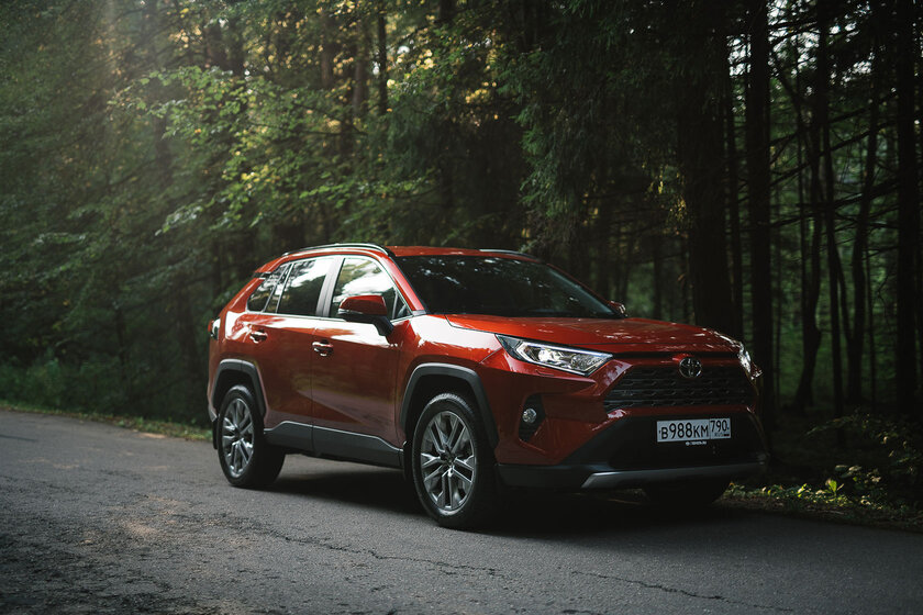 Бестселлер от Toyota, но есть вопросы. Тест-драйв RAV4 (2020)