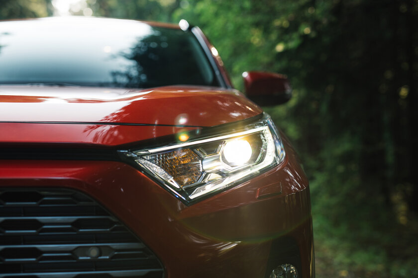 Бестселлер от Toyota, но есть вопросы. Тест-драйв RAV4 (2020)