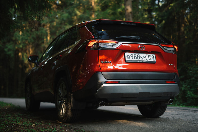 Бестселлер от Toyota, но есть вопросы. Тест-драйв RAV4 (2020)