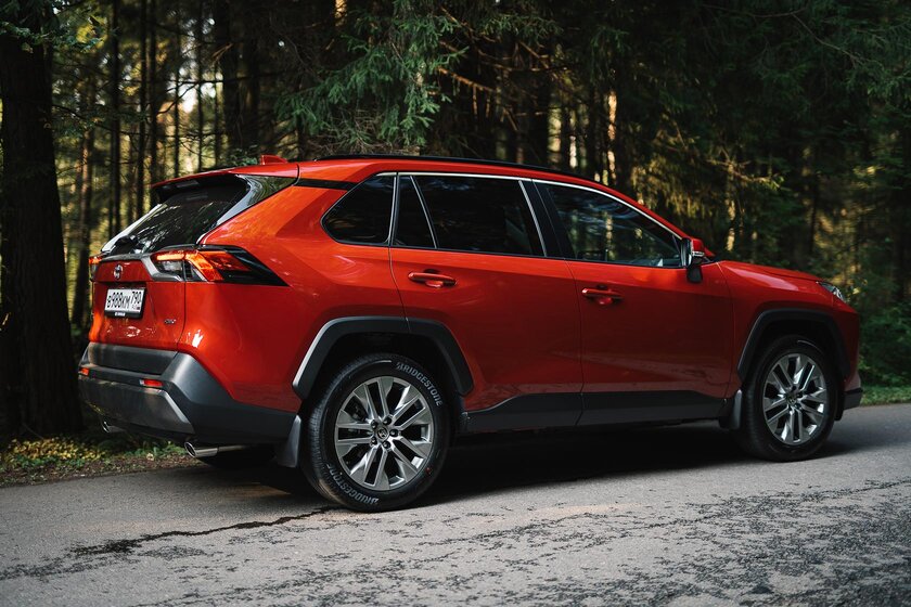 Бестселлер от Toyota, но есть вопросы. Тест-драйв RAV4 (2020)