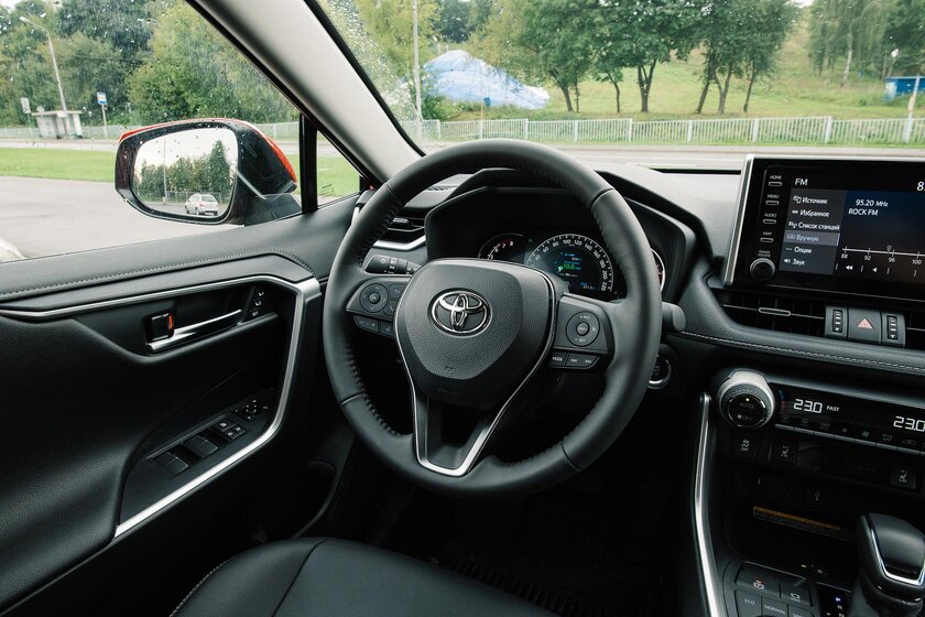 Бестселлер от Toyota, но есть вопросы. Тест-драйв RAV4 (2020) — Внутренний мир. 8