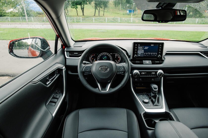 Бестселлер от Toyota, но есть вопросы. Тест-драйв RAV4 (2020) — Внутренний мир. 1