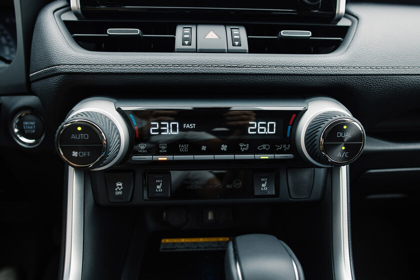 Бестселлер от Toyota, но есть вопросы. Тест-драйв RAV4 (2020) — Внутренний мир. 3