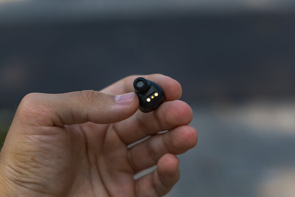 Эксклюзивный обзор наушников MSI CH40 Wireless Earbuds: кричащая внешность и хорошее звучание — Внешний вид и эргономика. 11