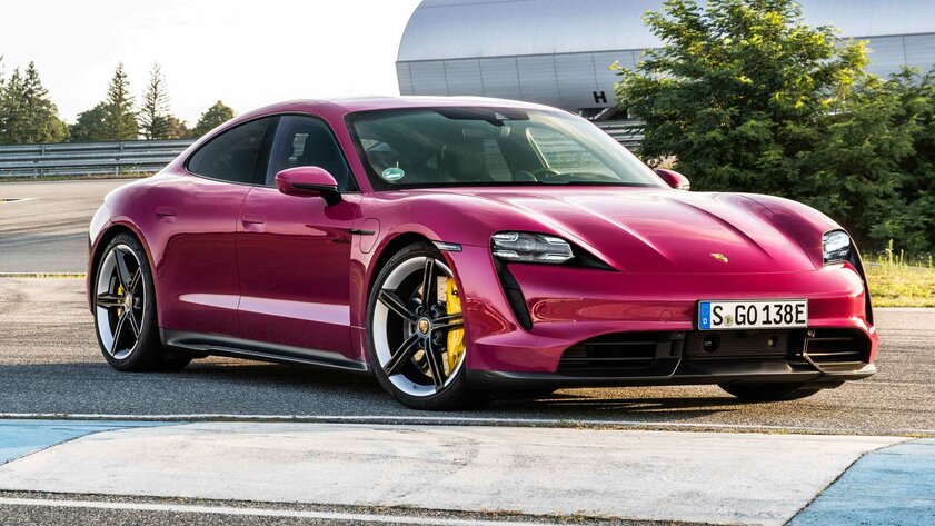 Porsche Taycan научился парковаться без водителя и обзавёлся Android Auto (да, его не было)
