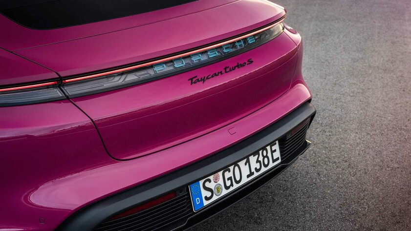 Porsche Taycan научился парковаться без водителя и обзавёлся Android Auto (да, его не было)