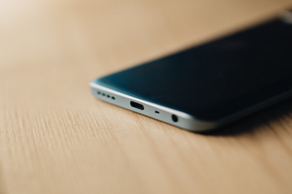 Дешевле Pro, но в чём-то даже лучше. Обзор Realme 8 5G — Дизайн. 4