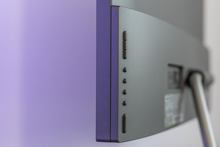Монитор с беспроводной зарядкой гаджетов — это гениально. Тестирую Lenovo Qreator 27 — Дисплей и звук. 15