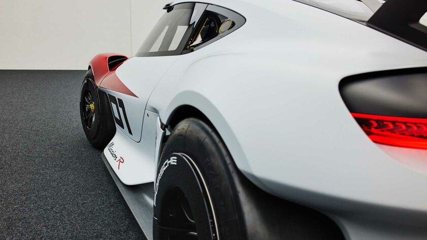 Porsche представила Mission R: гоночный электрокар на 1088 лошадей с нулевым вредом для экологии