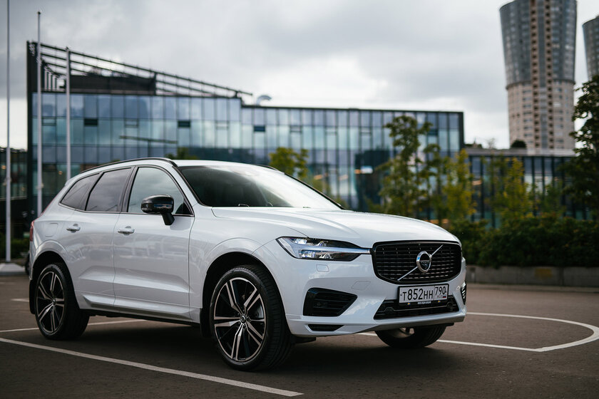 Экстаз электродвигателя и ДВС. Тест-драйв плагин-гибрида Volvo XC60 Recharge (2021)