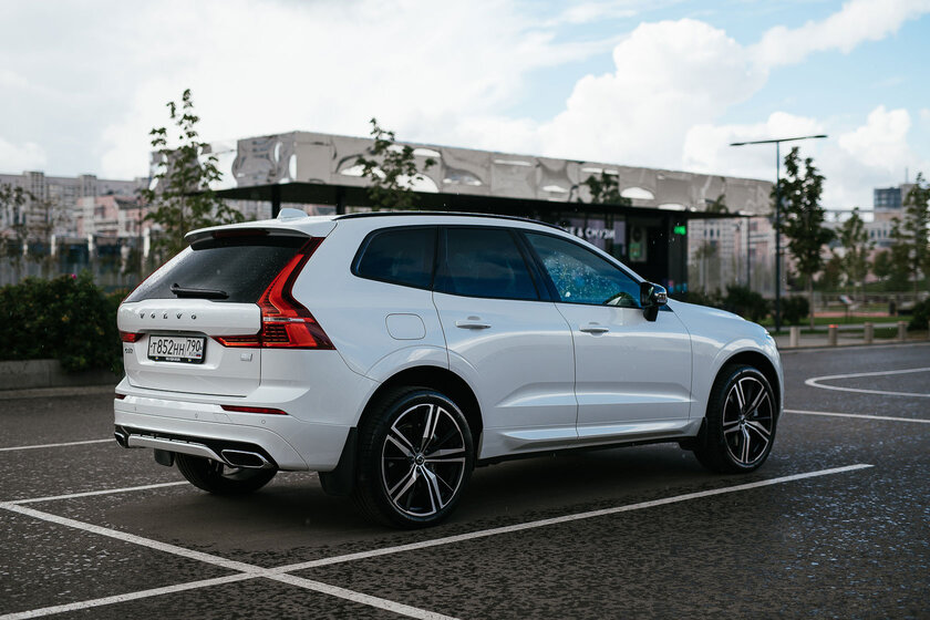 Экстаз электродвигателя и ДВС. Тест-драйв плагин-гибрида Volvo XC60 Recharge (2021)