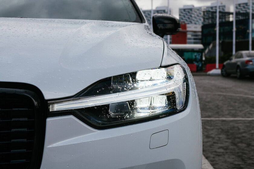 Экстаз электродвигателя и ДВС. Тест-драйв плагин-гибрида Volvo XC60 Recharge (2021)