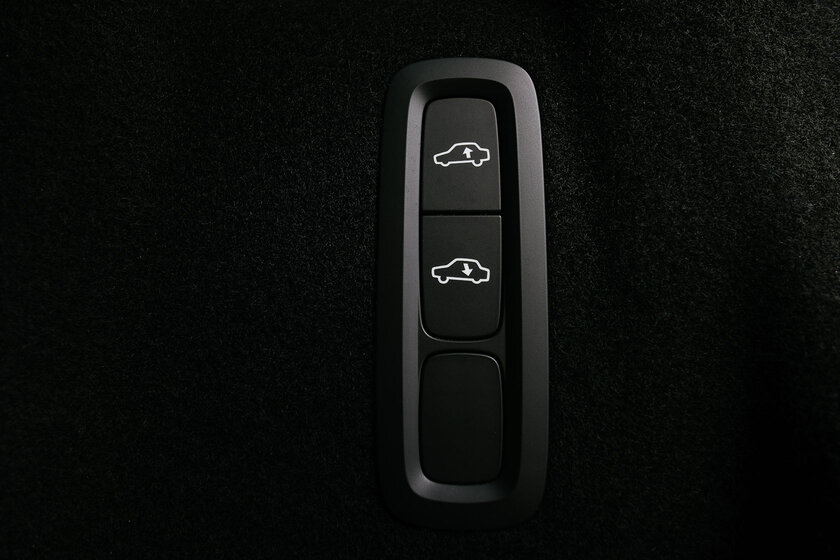 Экстаз электродвигателя и ДВС. Тест-драйв плагин-гибрида Volvo XC60 Recharge (2021) — Интерьер и экстерьер. 3