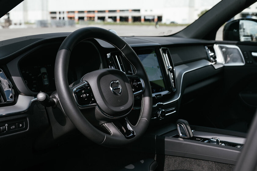 Экстаз электродвигателя и ДВС. Тест-драйв плагин-гибрида Volvo XC60 Recharge (2021) — Интерьер и экстерьер. 19