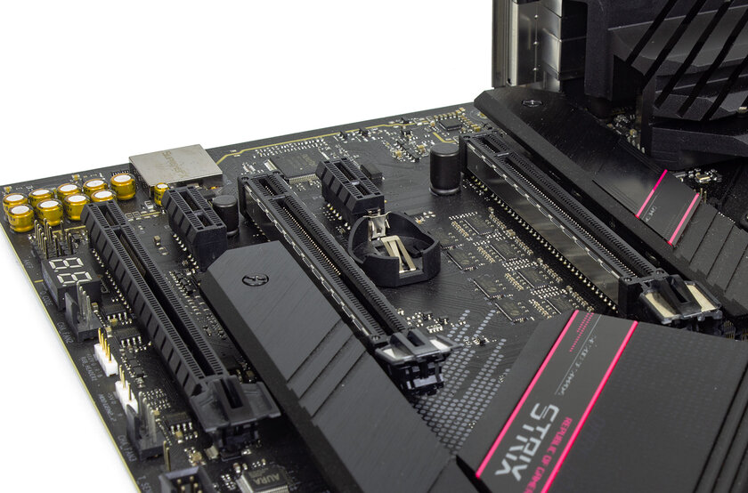 Обзор ASUS ROG STRIX B550-XE GAMING WIFI: идеальная плата для мощного конфига под разгон — Внешний вид. 8