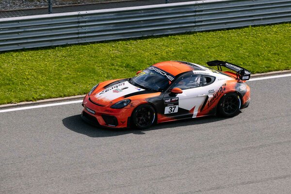 Провели день на Porsche Sportscar Together Day 2021