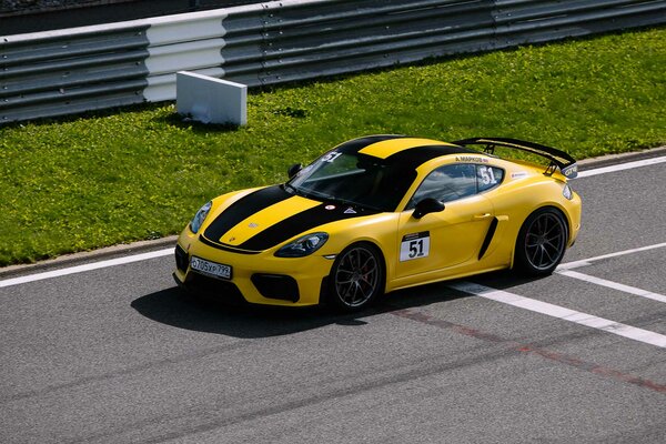 Провели день на Porsche Sportscar Together Day 2021