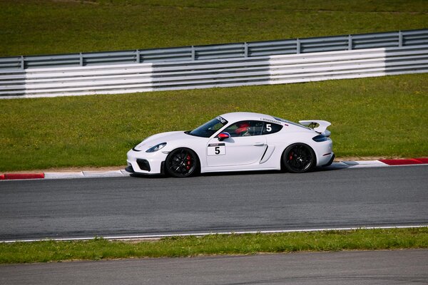 Провели день на Porsche Sportscar Together Day 2021