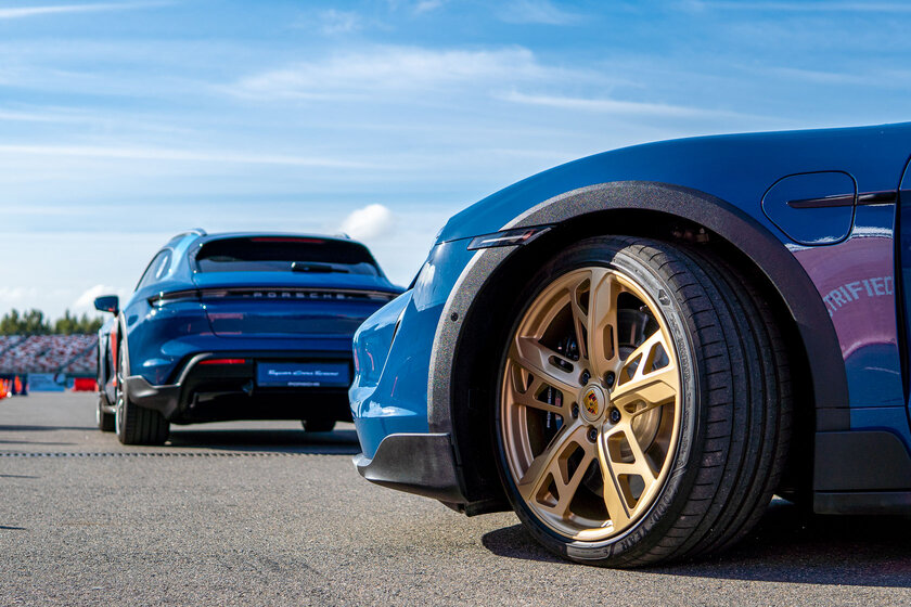 Провели день на Porsche Sportscar Together Day 2021
