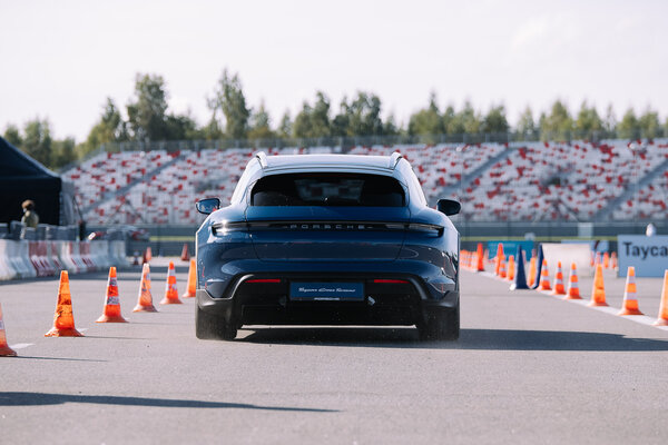 Провели день на Porsche Sportscar Together Day 2021