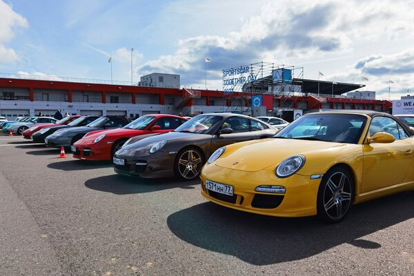 Провели день на Porsche Sportscar Together Day 2021