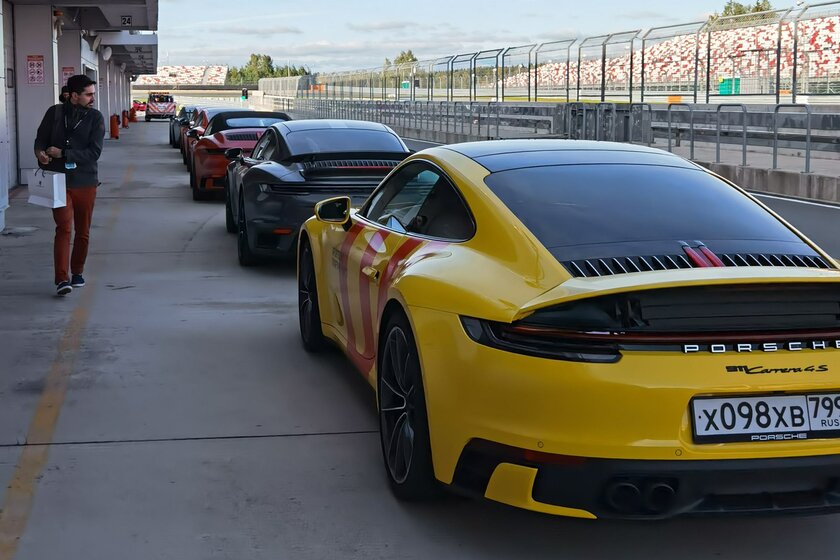Провели день на Porsche Sportscar Together Day 2021