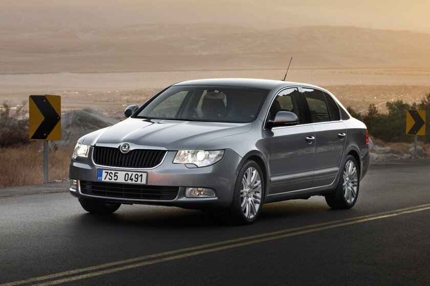 Про Skoda Superb забыли на 52 года, но она воскресла. Как менялась серия за 20 лет