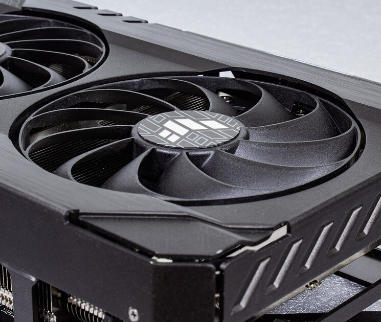 Обзор ASUS TUF Radeon RX 6800 XT OC: хороший вариант для тех, кто к нему готов — Упаковка, внешний вид. 6
