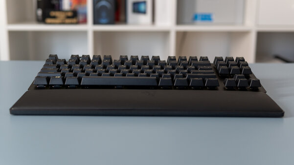 Эту клавиатуру можно (и нужно!) кастомизировать. Обзор Razer Huntsman V2 TKL — Внешний вид и удобство. 4