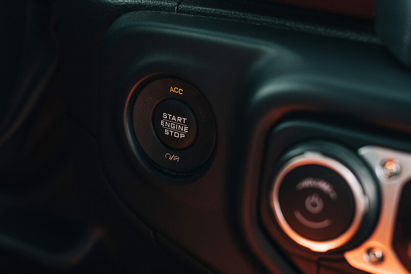 Самый. Настоящий. Джип! Проехал 2 000 км на Jeep Wrangler Rubicon (2018) и делюсь впечатлениями — Интерьер. 43