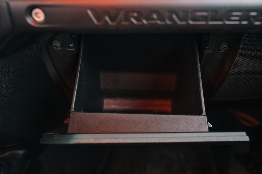 Самый. Настоящий. Джип! Проехал 2 000 км на Jeep Wrangler Rubicon (2018) и делюсь впечатлениями — Интерьер. 45