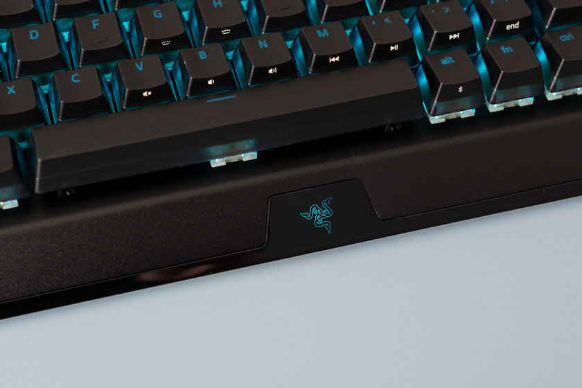 «Невидимые» клавиши и 65% от полноформатной клавиатуры. Обзор Razer BlackWidow V3 Mini — Внешний вид и удобство. 2