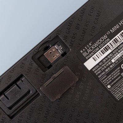 «Невидимые» клавиши и 65% от полноформатной клавиатуры. Обзор Razer BlackWidow V3 Mini — Подключение и автономность. 3