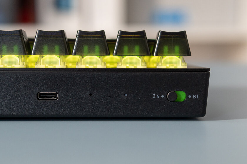 «Невидимые» клавиши и 65% от полноформатной клавиатуры. Обзор Razer BlackWidow V3 Mini — Подключение и автономность. 1