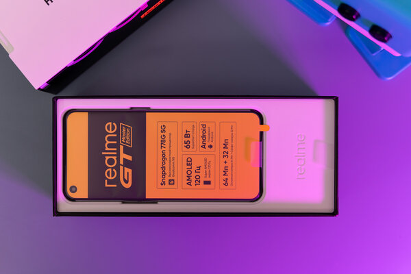 Конкурент среднебюджетным Xiaomi и Samsung. Обзор Realme GT Master Edition — Распаковка. 4