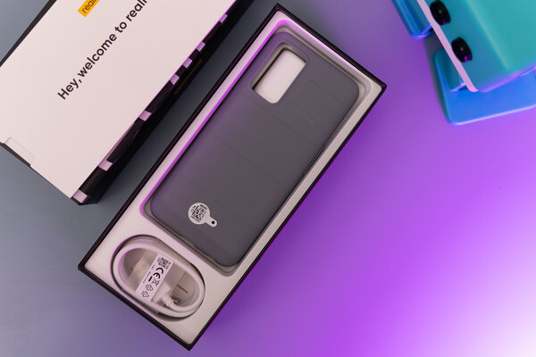 Конкурент среднебюджетным Xiaomi и Samsung. Обзор Realme GT Master Edition — Распаковка. 5