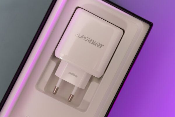 Конкурент среднебюджетным Xiaomi и Samsung. Обзор Realme GT Master Edition — Распаковка. 6