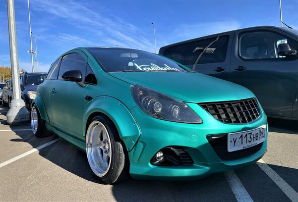 В Подмосковье прошёл Opel Fest, где владельцы автомобилей Opel собрались для мирового рекорда
