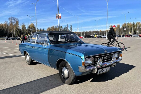 В Подмосковье прошёл Opel Fest, где владельцы автомобилей Opel собрались для мирового рекорда
