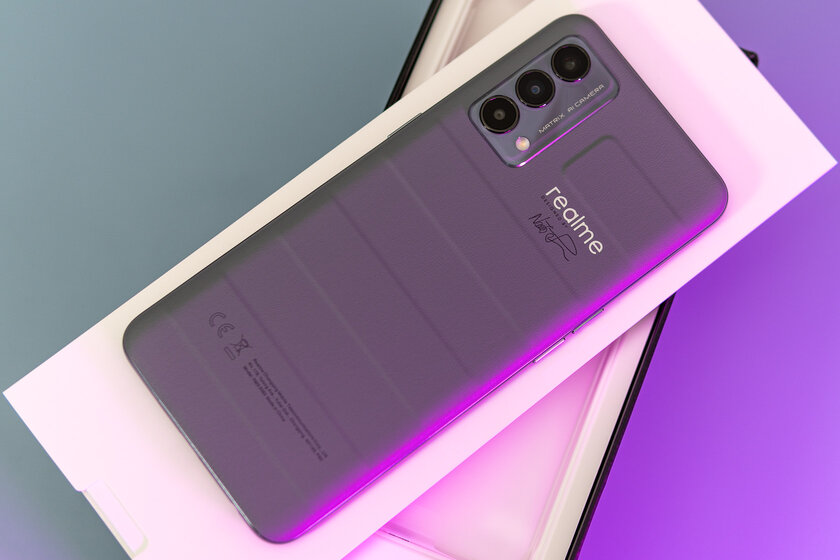 Конкурент среднебюджетным Xiaomi и Samsung. Обзор Realme GT Master Edition — Внешний вид и эргономика. 2