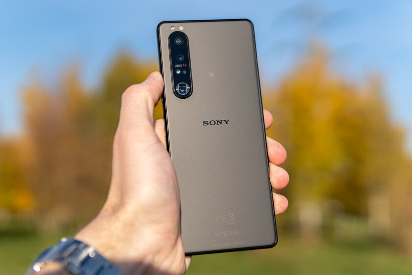 Необычный смартфон — это хорошо или плохо? Опыт использования Sony Xperia 1 III — Внешний вид. 2