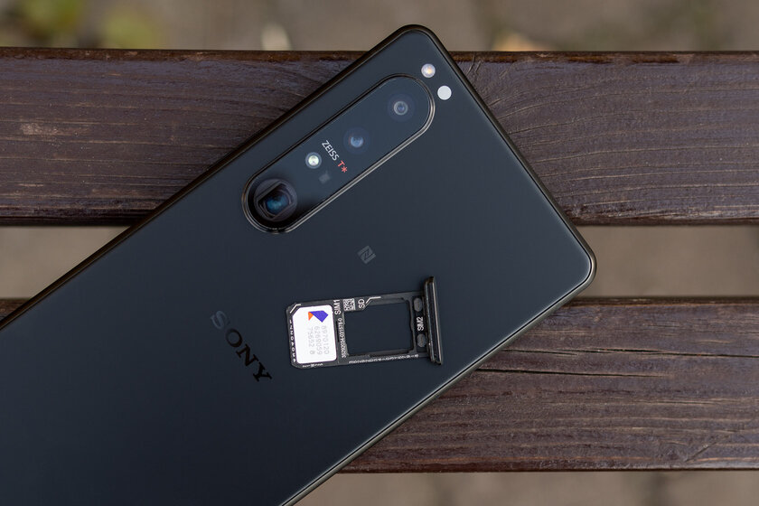 Необычный смартфон — это хорошо или плохо? Опыт использования Sony Xperia 1 III — Интерфейсы и связь. 1