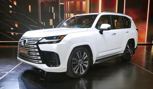 Представлен новый Lexus LX: битурбомоторы V6 и VIP-версия с раздельными креслами и дисплеем в подлокотнике