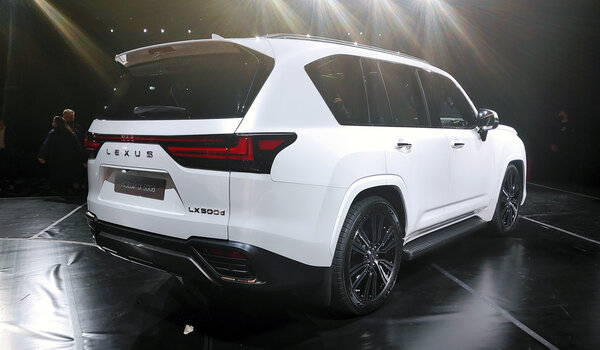 Представлен новый Lexus LX: битурбомоторы V6 и VIP-версия с раздельными креслами и дисплеем в подлокотнике