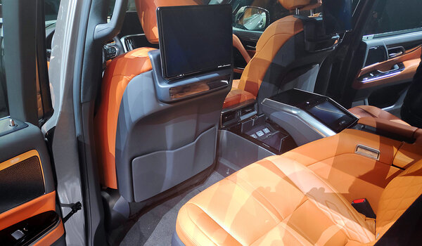 Представлен новый Lexus LX: битурбомоторы V6 и VIP-версия с раздельными креслами и дисплеем в подлокотнике
